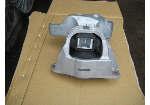 Подушка двигуна права Renault Sandero, Logan, Logan MCV, Duster 1.5 dCI, 112106262R, 8200805809
